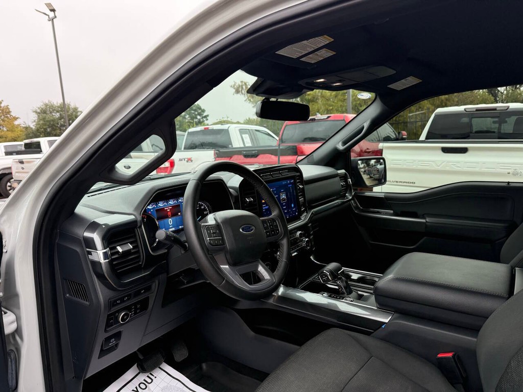 Ford F-150 Vehicle Full-screen Gallery Image 06