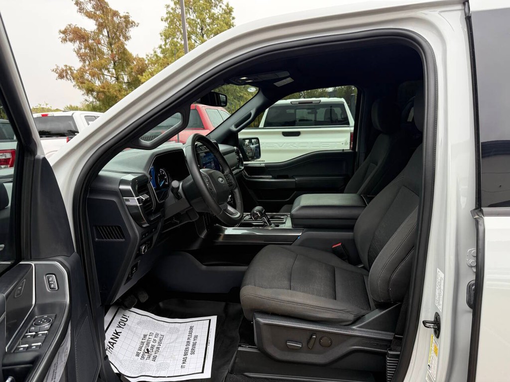 Ford F-150 Vehicle Full-screen Gallery Image 07