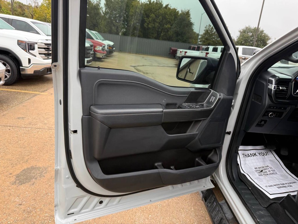 Ford F-150 Vehicle Full-screen Gallery Image 08