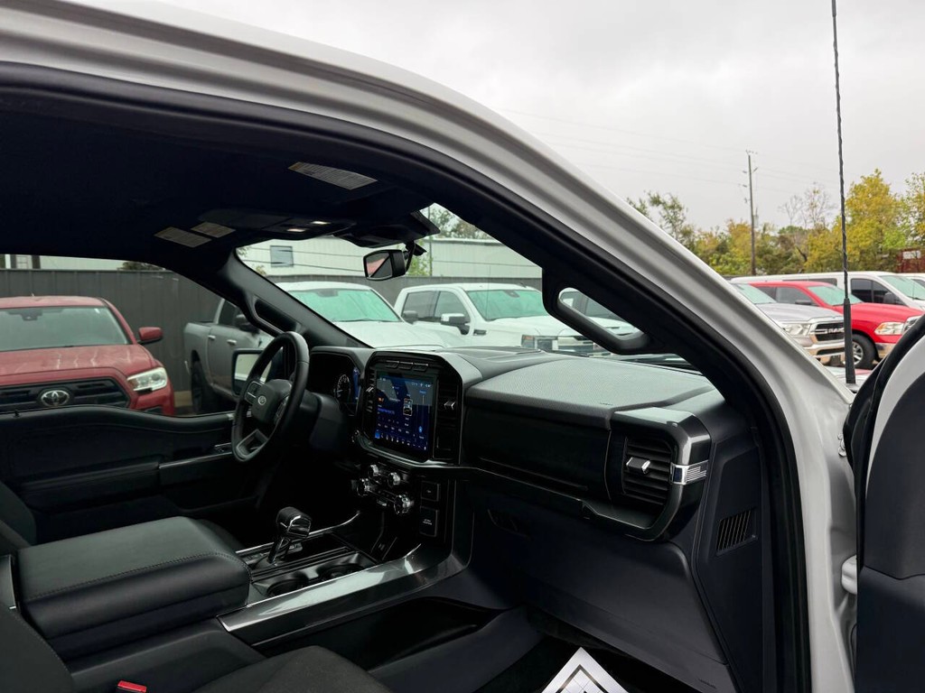 Ford F-150 Vehicle Full-screen Gallery Image 09