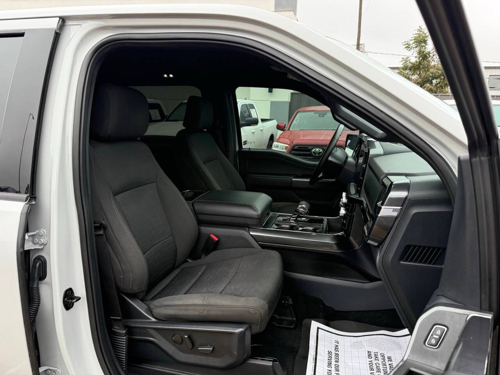 Ford F-150 Vehicle Full-screen Gallery Image 10