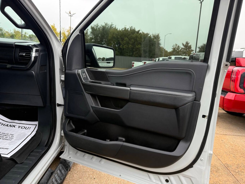 Ford F-150 Vehicle Full-screen Gallery Image 11