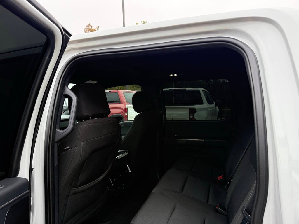 Ford F-150 Vehicle Full-screen Gallery Image 12