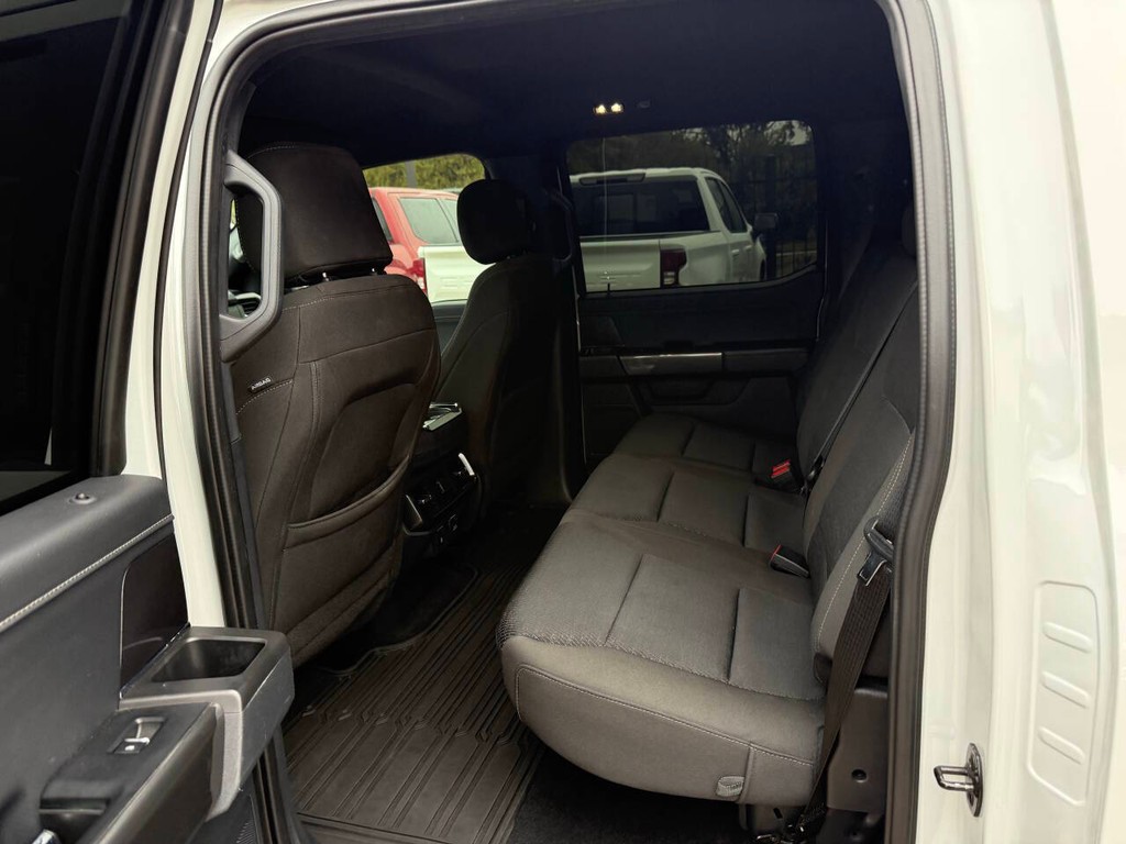 Ford F-150 Vehicle Full-screen Gallery Image 13