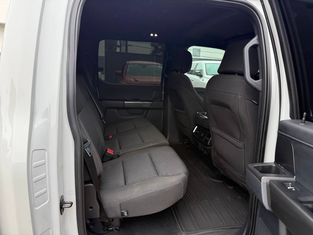 Ford F-150 Vehicle Full-screen Gallery Image 15