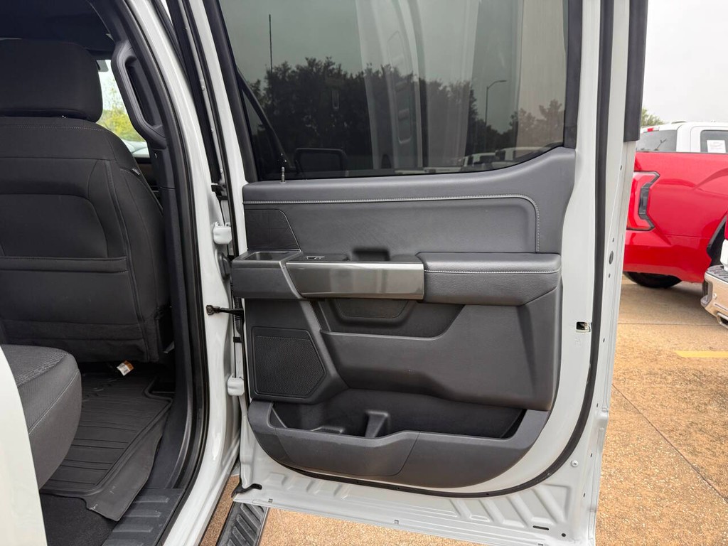 Ford F-150 Vehicle Full-screen Gallery Image 16