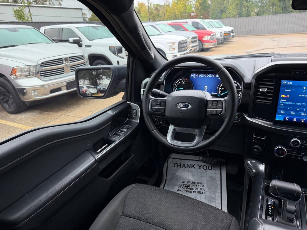 Ford F-150 Vehicle Full-screen Gallery Image 19