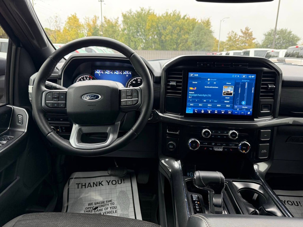 Ford F-150 Vehicle Full-screen Gallery Image 21