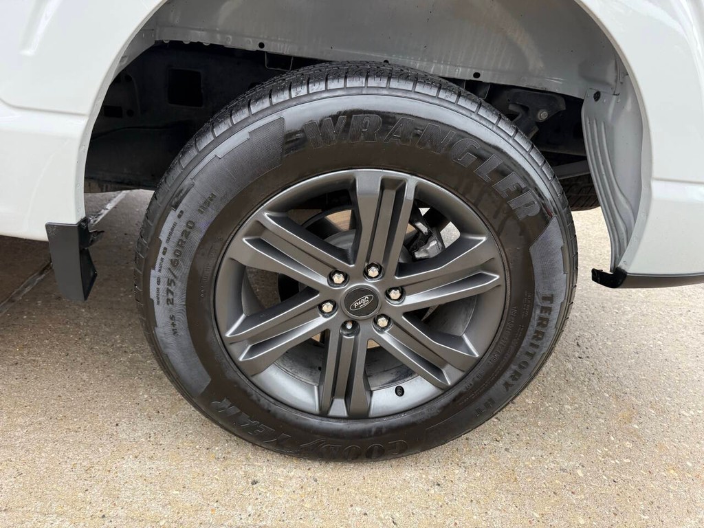 Ford F-150 Vehicle Full-screen Gallery Image 36