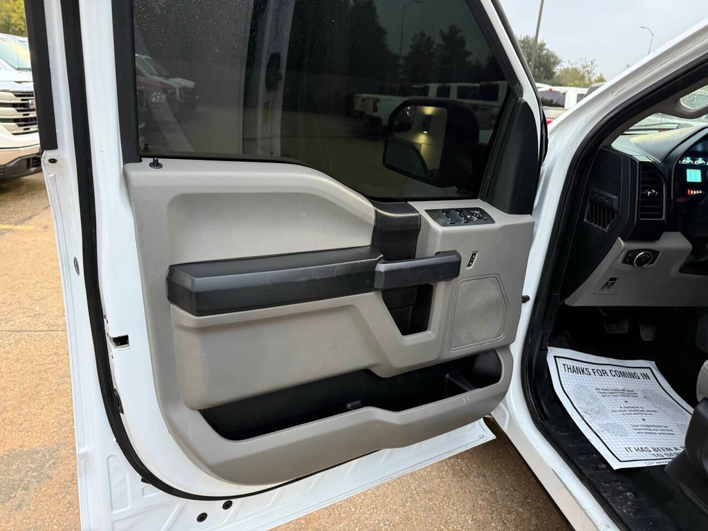 Ford F-150 Vehicle Full-screen Gallery Image 08