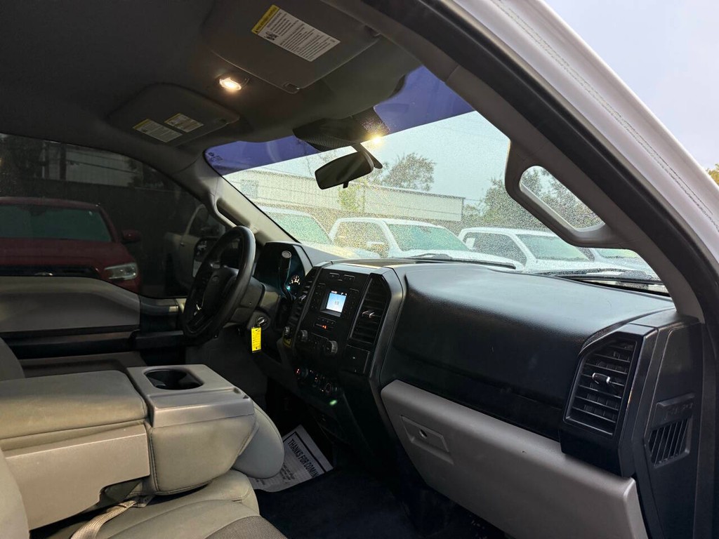 Ford F-150 Vehicle Full-screen Gallery Image 09