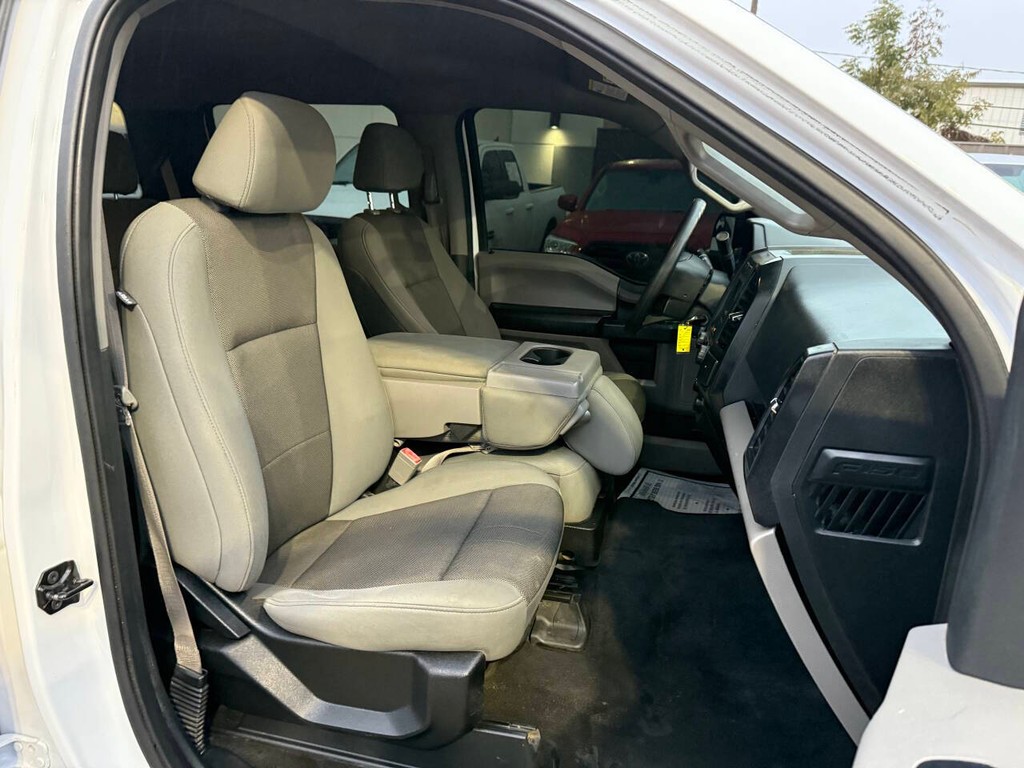 Ford F-150 Vehicle Full-screen Gallery Image 10