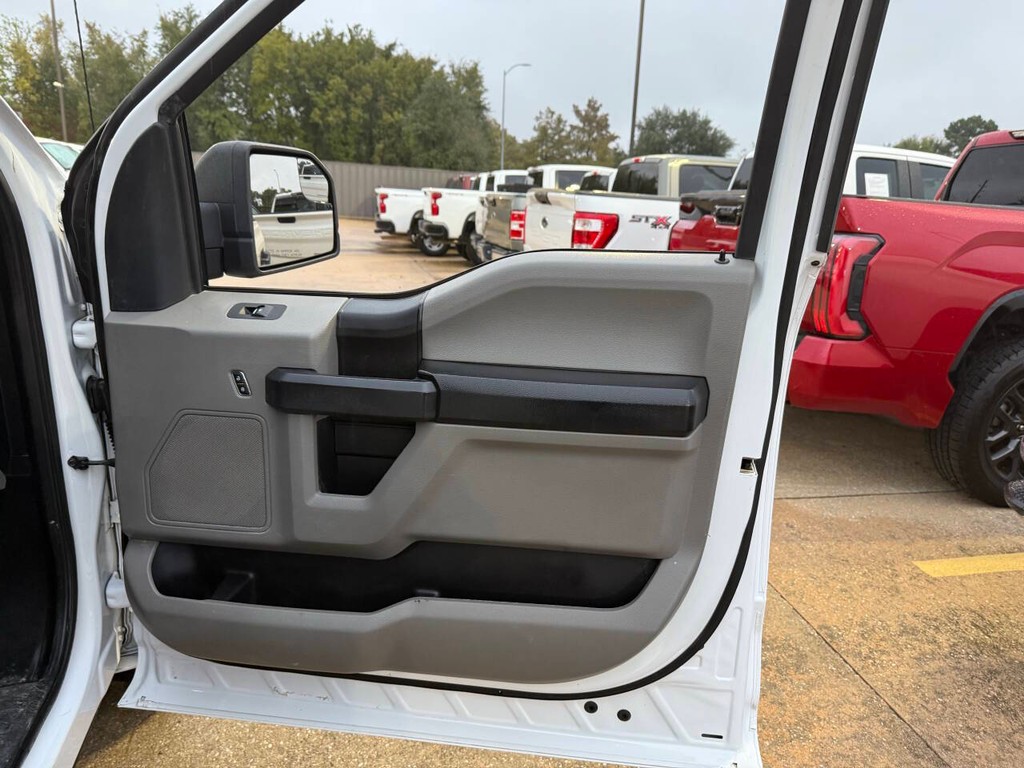 Ford F-150 Vehicle Full-screen Gallery Image 11