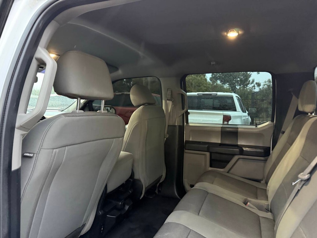 Ford F-150 Vehicle Full-screen Gallery Image 12