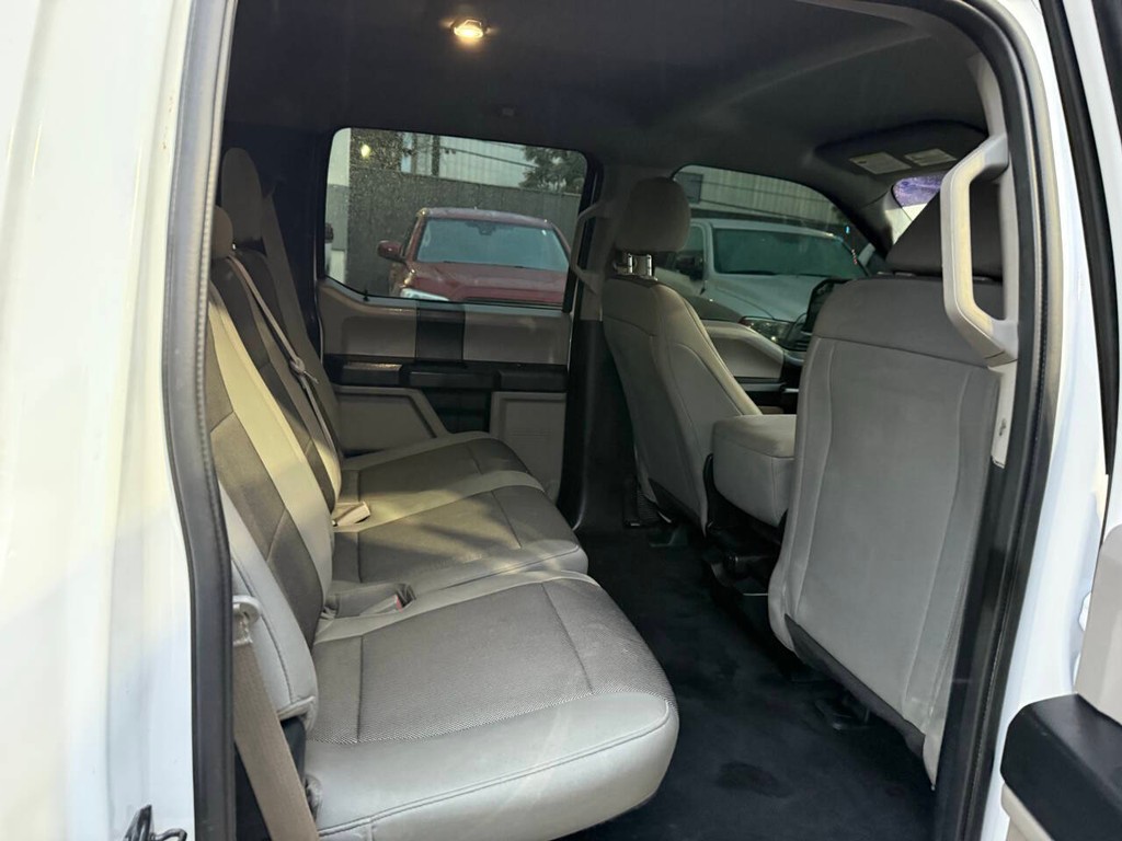 Ford F-150 Vehicle Full-screen Gallery Image 15