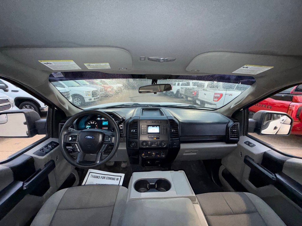 Ford F-150 Vehicle Full-screen Gallery Image 18