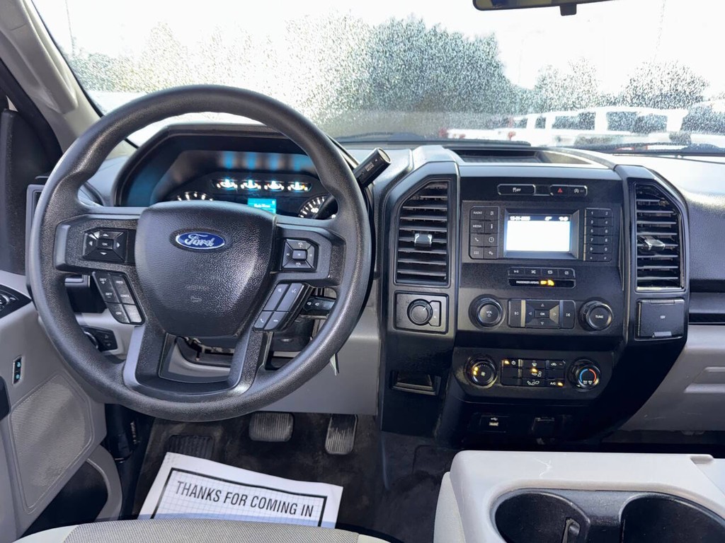 Ford F-150 Vehicle Full-screen Gallery Image 21
