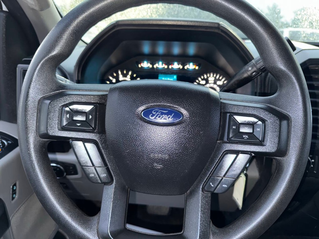 Ford F-150 Vehicle Full-screen Gallery Image 23