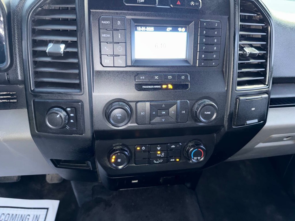 Ford F-150 Vehicle Full-screen Gallery Image 28