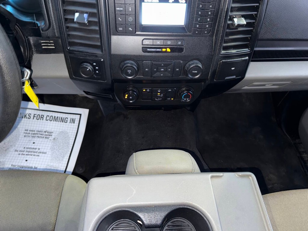 Ford F-150 Vehicle Full-screen Gallery Image 29