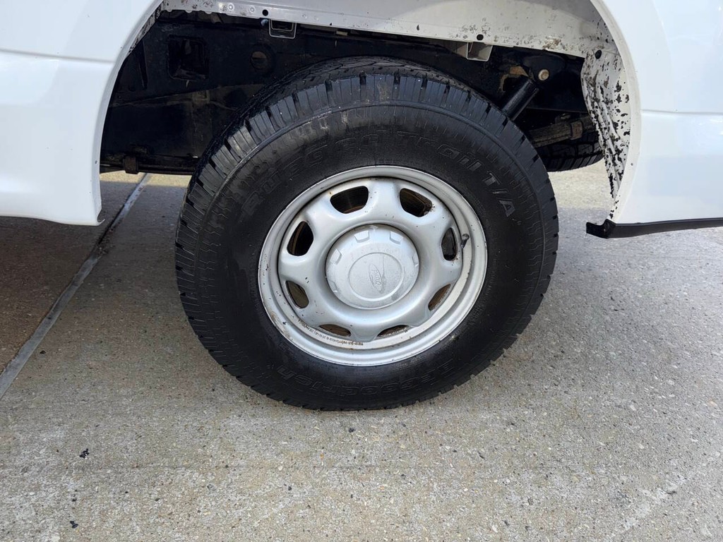 Ford F-150 Vehicle Full-screen Gallery Image 35