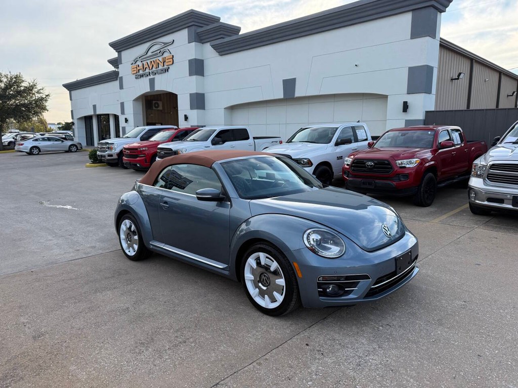 Volkswagen Beetle Convertible Vehicle Full-screen Gallery Image 02