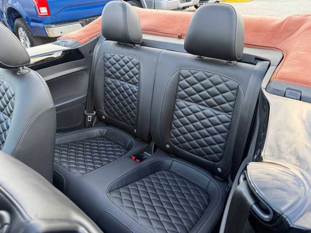 Volkswagen Beetle Convertible Vehicle Full-screen Gallery Image 12