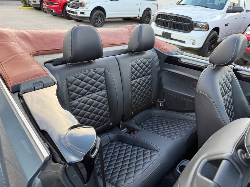 Volkswagen Beetle Convertible Vehicle Full-screen Gallery Image 16