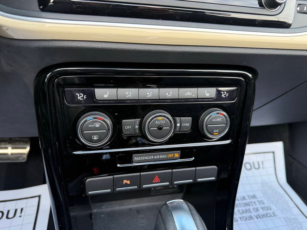 Volkswagen Beetle Convertible Vehicle Full-screen Gallery Image 29