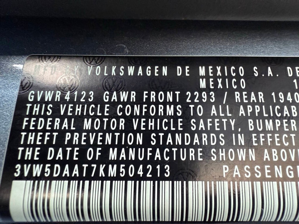 Volkswagen Beetle Convertible Vehicle Full-screen Gallery Image 34