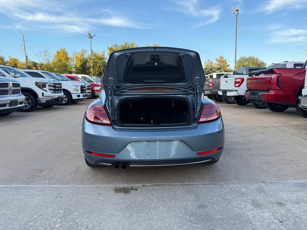 Volkswagen Beetle Convertible Vehicle Full-screen Gallery Image 37