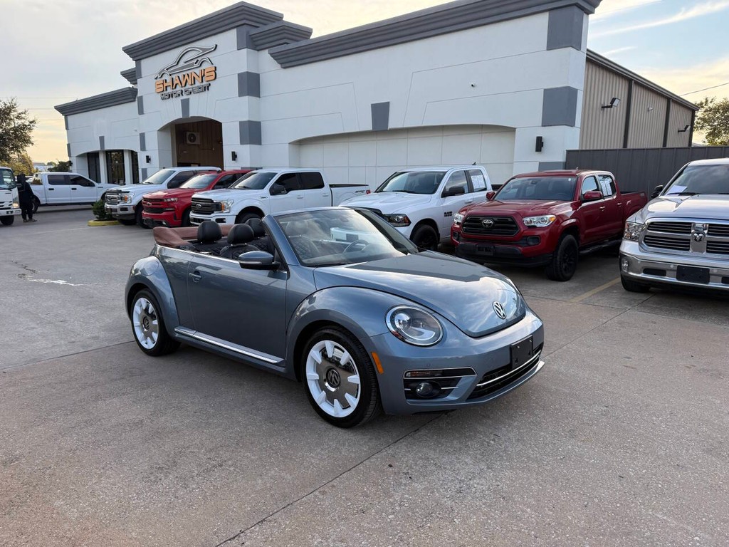 Volkswagen Beetle Convertible Vehicle Full-screen Gallery Image 41