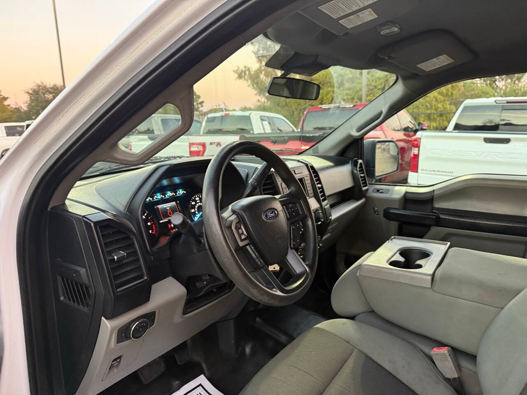 Ford F-150 Vehicle Full-screen Gallery Image 06