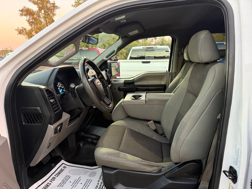 Ford F-150 Vehicle Full-screen Gallery Image 07