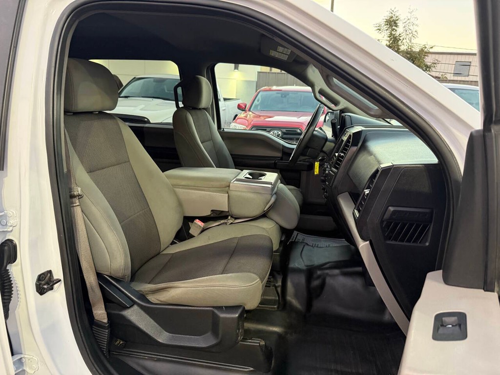 Ford F-150 Vehicle Full-screen Gallery Image 10