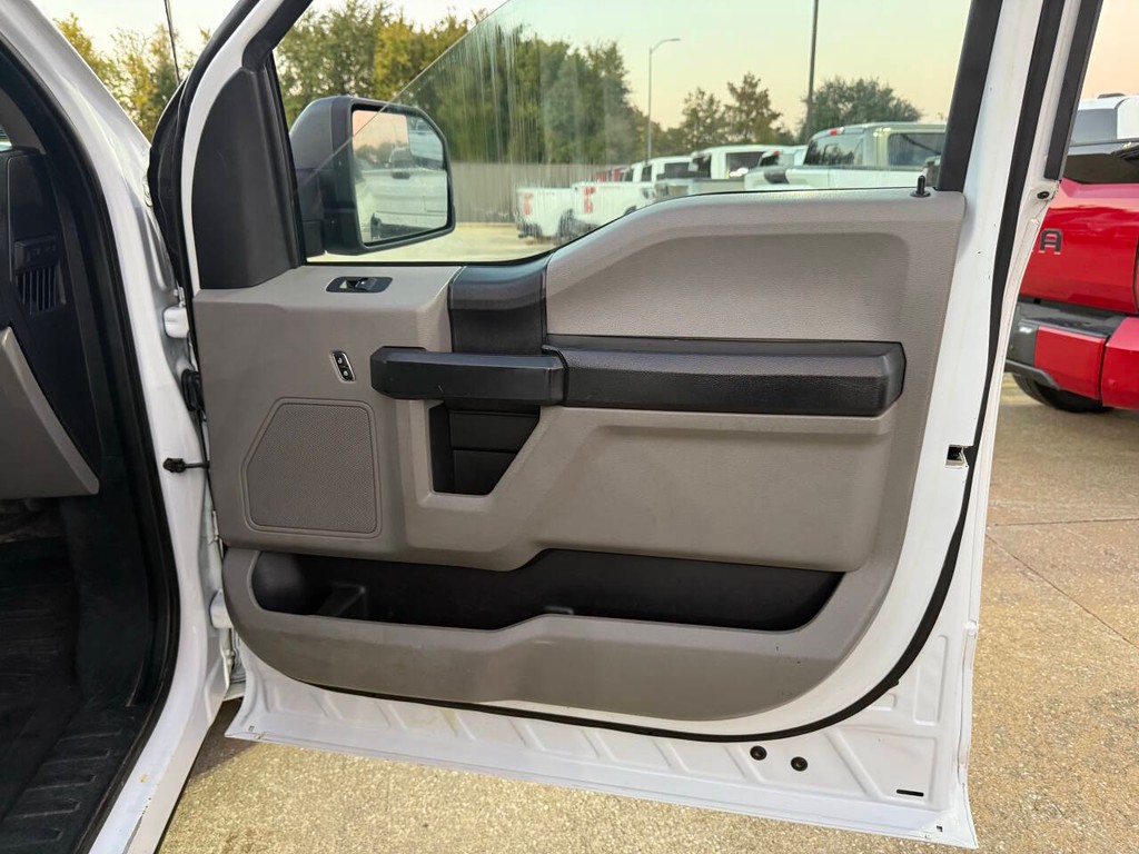 Ford F-150 Vehicle Full-screen Gallery Image 11