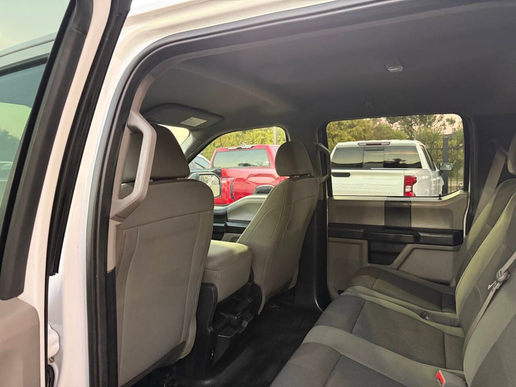 Ford F-150 Vehicle Full-screen Gallery Image 12