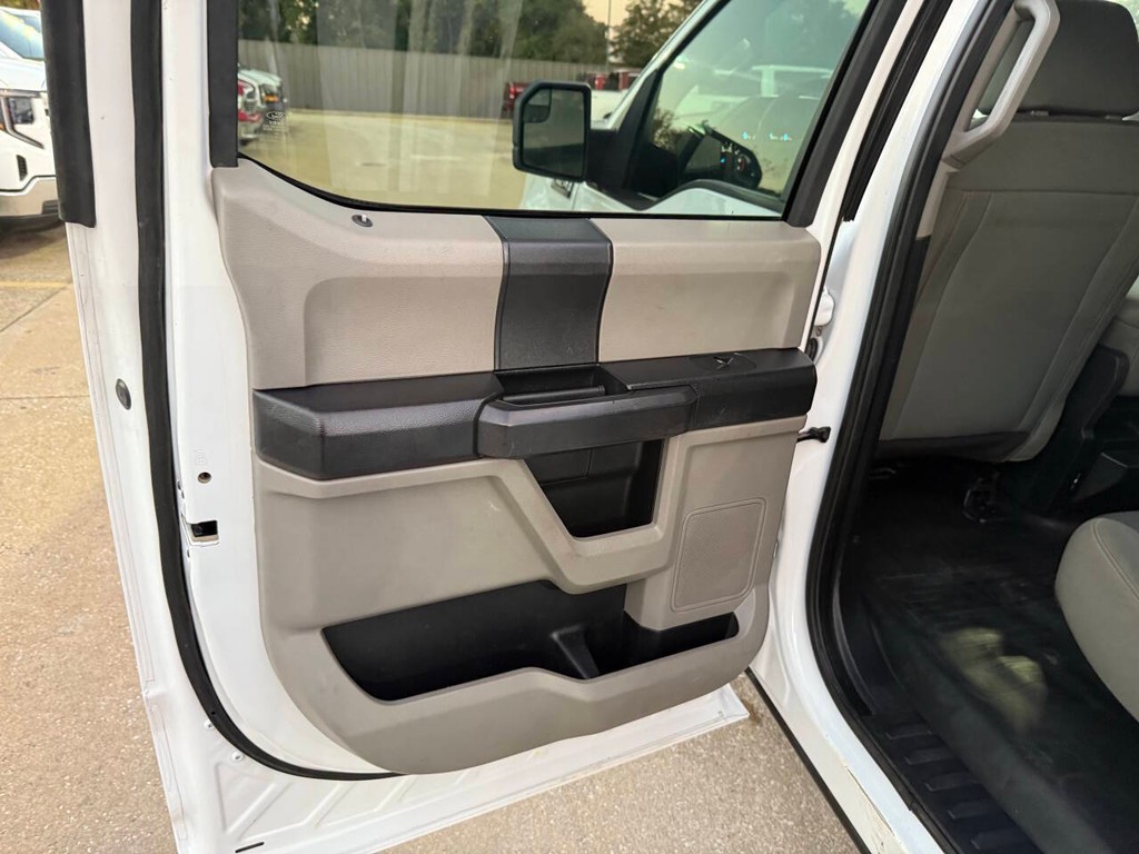 Ford F-150 Vehicle Full-screen Gallery Image 13