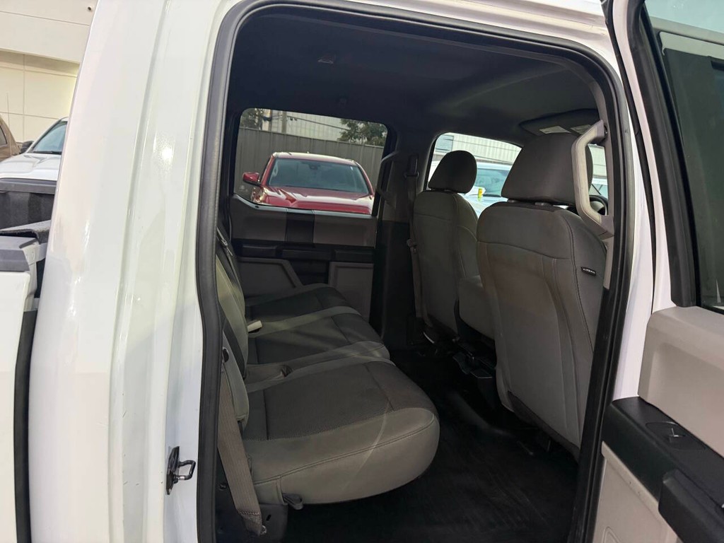 Ford F-150 Vehicle Full-screen Gallery Image 15