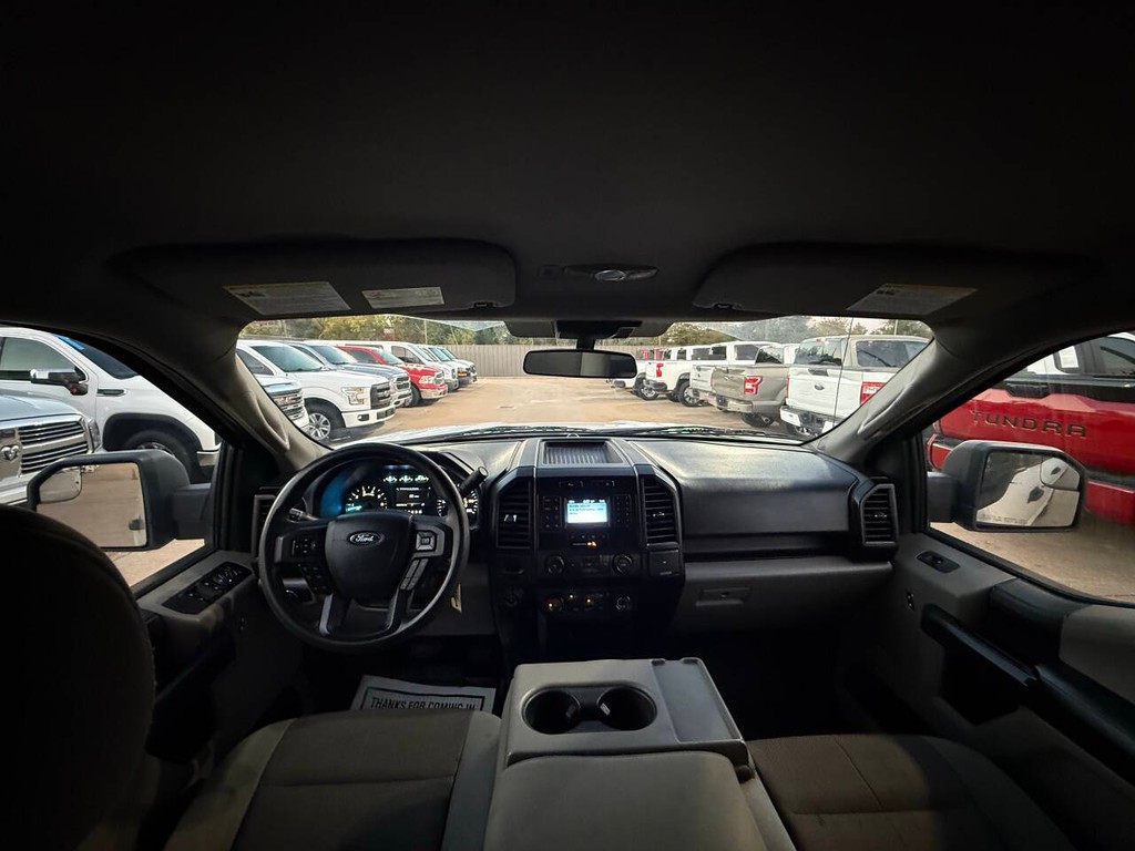 Ford F-150 Vehicle Full-screen Gallery Image 17