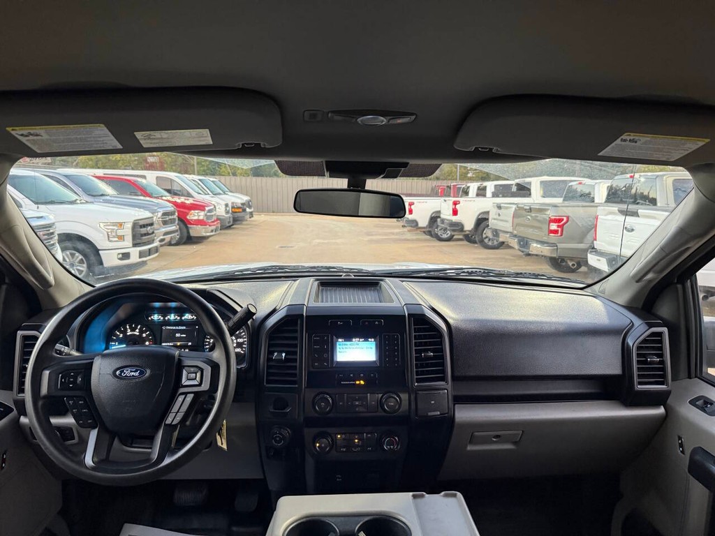 Ford F-150 Vehicle Full-screen Gallery Image 18