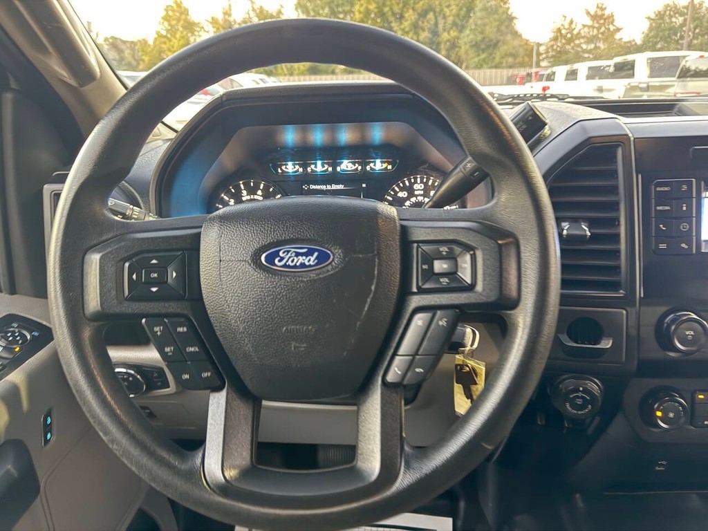 Ford F-150 Vehicle Full-screen Gallery Image 21