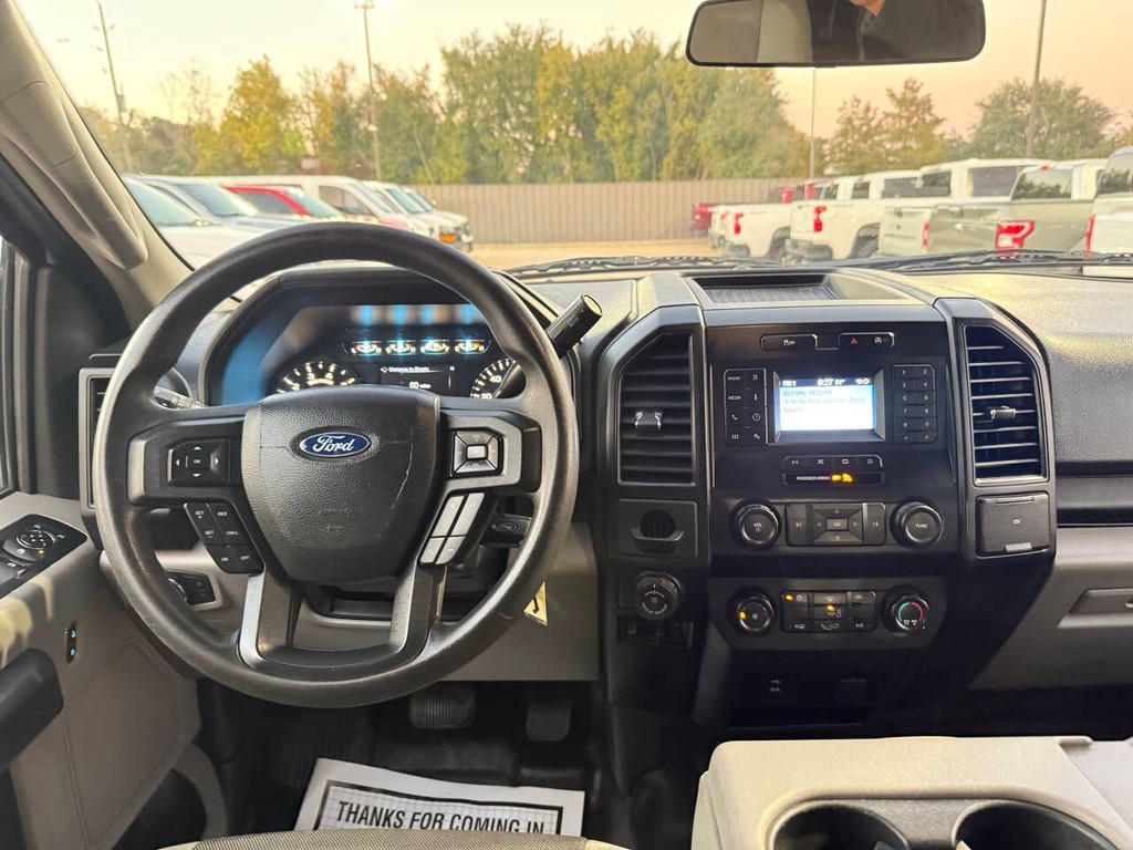 Ford F-150 Vehicle Full-screen Gallery Image 22