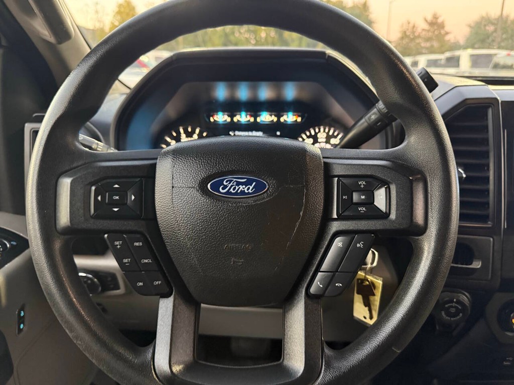 Ford F-150 Vehicle Full-screen Gallery Image 23