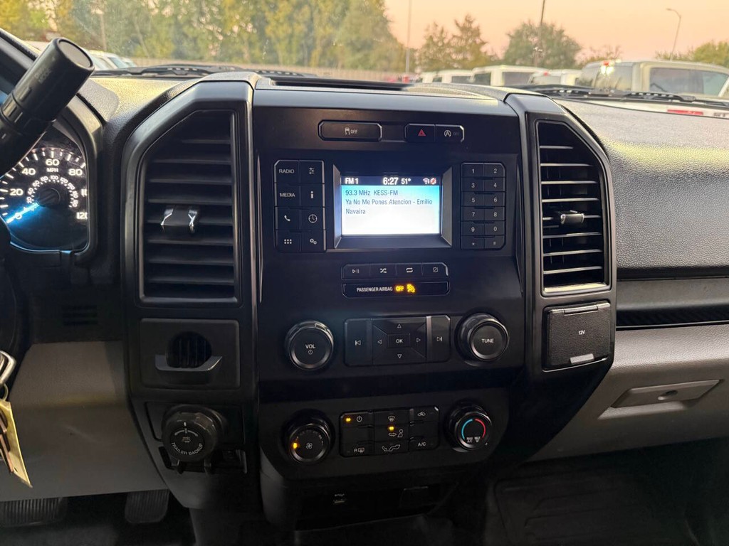 Ford F-150 Vehicle Full-screen Gallery Image 24