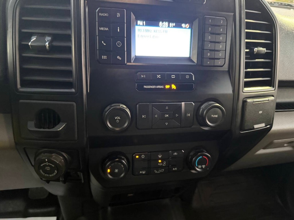 Ford F-150 Vehicle Full-screen Gallery Image 28