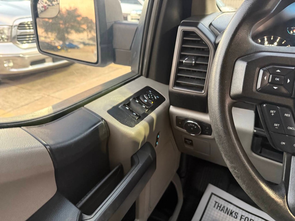 Ford F-150 Vehicle Full-screen Gallery Image 30