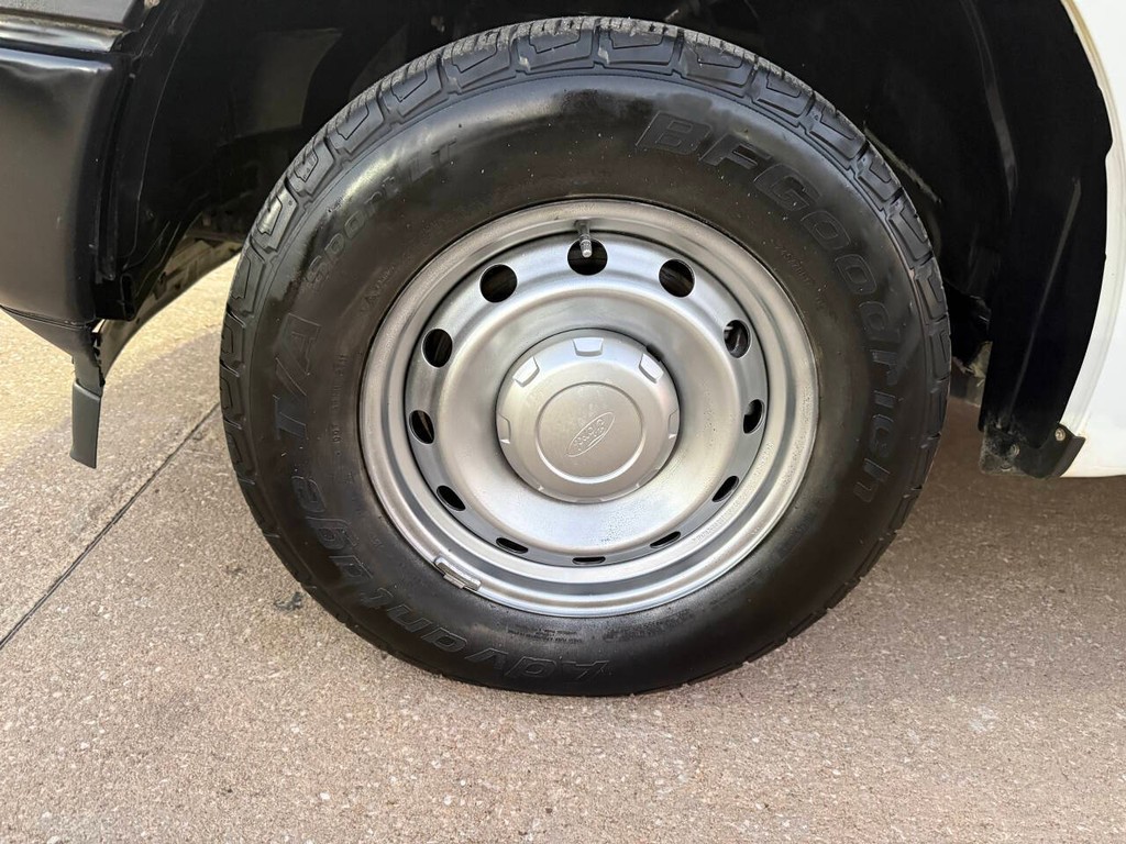 Ford F-150 Vehicle Full-screen Gallery Image 35