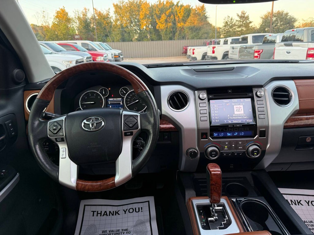 Toyota Tundra 4WD Vehicle Full-screen Gallery Image 21