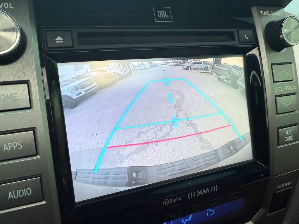 Toyota Tundra 4WD Vehicle Full-screen Gallery Image 26